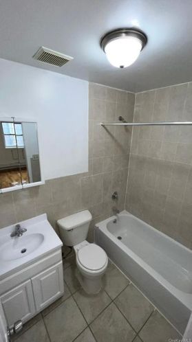 1420 Balcom Ave, Bronx NY  10461-5803 exterior