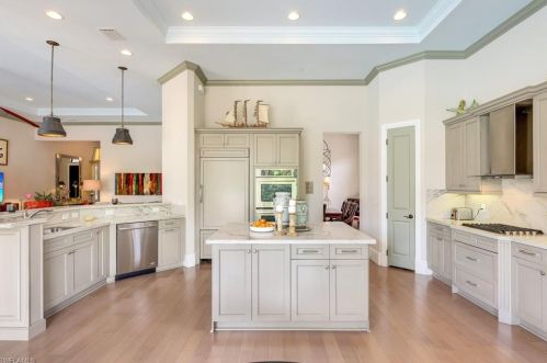 2239 Residence Cir, Naples FL 34105-3084 exterior