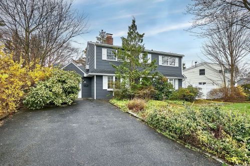 65 Prince Ln, Westbury, NY 11590-6243