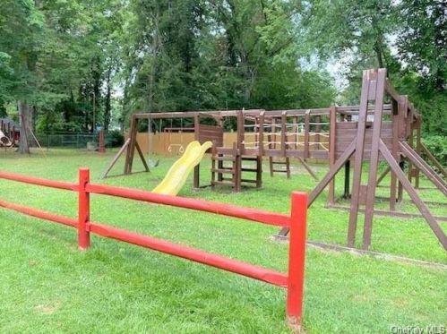 36 Floradan Rd, Tompkins Corners NY  10579-3032 exterior