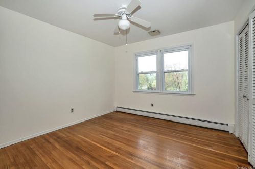 4 Eunice Ln, Thornwood NY  10594-1901 exterior