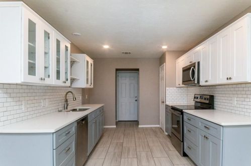 6808 Woodway Dr, Fort Worth, TX 76133-5567