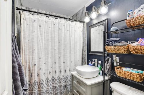 47 Charles Ter, Piscataway NJ  08854-5338 exterior