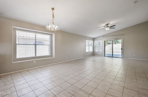 7253 Kiva Ave, Mesa, AZ 85209-4997