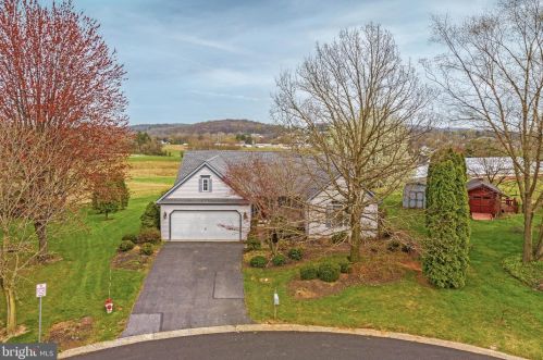 45 Cedar Ct, Swartzville, PA 17569-9465