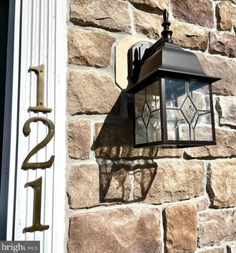 121 Creekwood Dr, Upton, PA 17225-8385