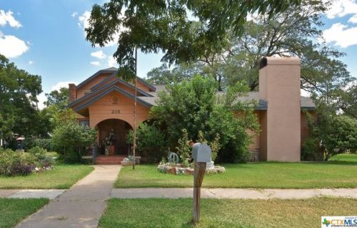 215 Oak Ave, Stairtown, TX 78648-2345