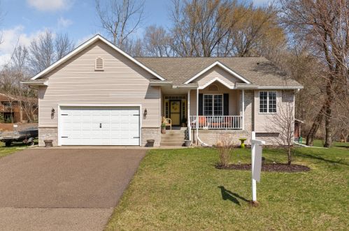 1027 6th St, New Johannesburg, WI 54017-2238