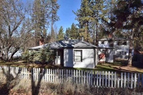 738 Dewitt Park Rd, Yreka, CA 96097-9703