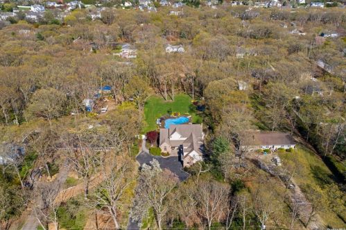 55 Chestnut St, Mount Sinai NY  11766-2326 exterior