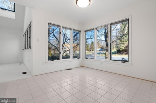 12015 Walnut Branch Rd, Herndon VA  20194-5616 exterior