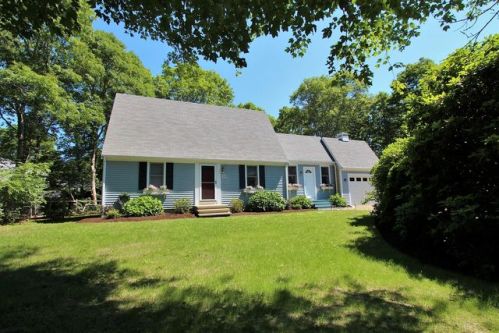 15 Vista Cir, Mashpee MA  02649-2840 exterior