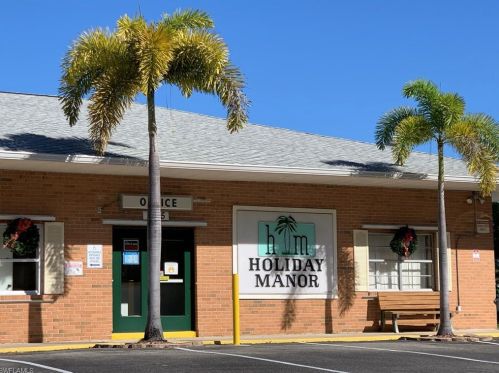 124 Oak Ln, Naples, FL 34114-8754