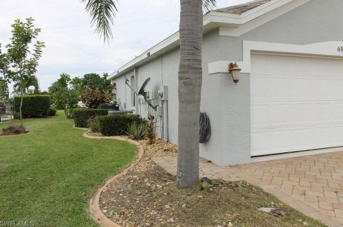 4501 Varsity Lakes Ct, Lehigh Acres FL  33971-2053 exterior