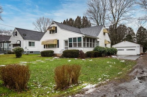 616 Smith Ave, Hermitage, PA 16146-3152