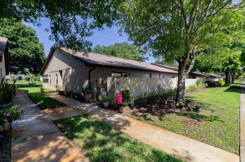 2823 Wingfoot Ct, Winter Haven, FL 33884-1280