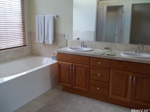 8675 Tennis Club Ct, Elk Grove CA  95624-3291 exterior