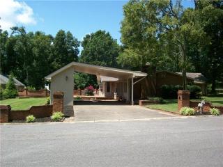1313 Wesley St, Shelbyville, TN 37160-2547