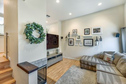 17928 River Cir, Santa Clarita, CA 91387-5850