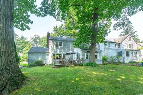 102 Oxford Blvd, Great Neck, NY 11023-2329