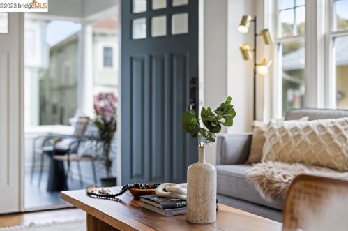 409 45th St, Oakland CA  94609-2124 exterior