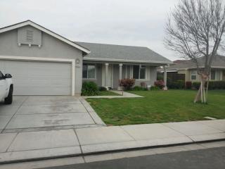 6642 Golden Bobcat Ct, Winton, CA 95388-9676