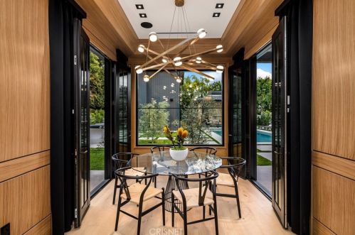 4508 Haskell Ave, Van Nuys CA  91436-3148 exterior