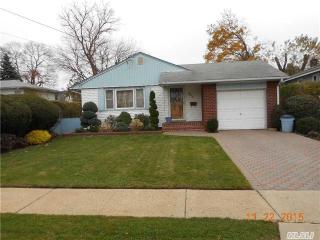 264 Wright St, Westbury, NY 11590-3536
