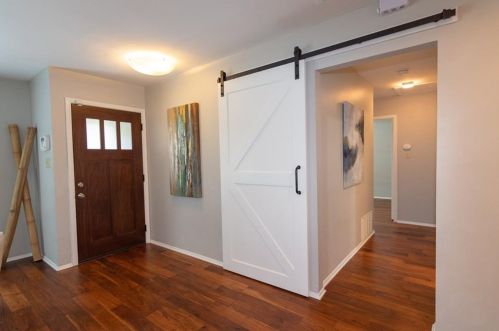 8016 Briarwood Ln, Austin TX 78757-6929 exterior