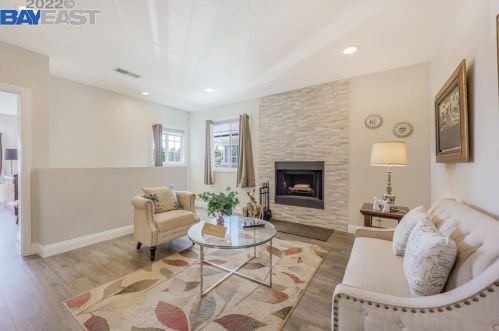 24494 Leona Dr, Hayward CA  94542-1010 exterior