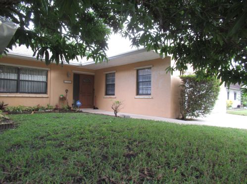 1352 Woodcrest Rd, West Palm Beach, FL 33417-5751
