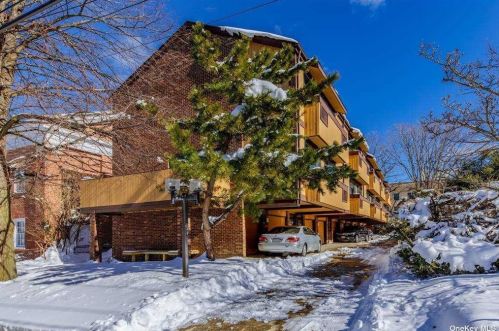 27 Bond St, Great Neck, NY 11021-2044