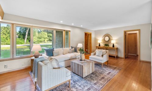 7821 Lake Dr, Milwaukee, WI 53217-2911