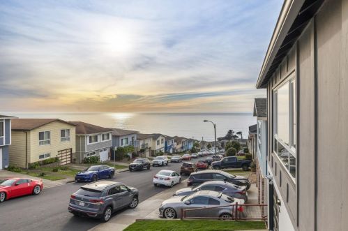 6 Rockford Ave, Daly City CA  94015-4724 exterior