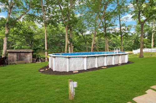 83 Otis Rd, Islip Terrace NY  11752-1907 exterior