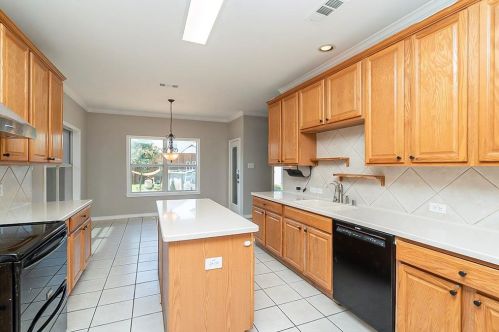 3500 Mustang Dr, Denton TX  76210-0344 exterior