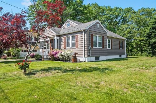 16 Pinehurst Ave, Auburn, MA 01501-1228