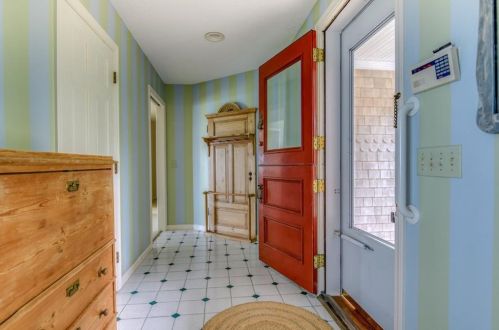 250 Ocean Rd, South Kingstown RI  02882-1346 exterior