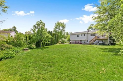 66 Todd Dr, North Haven CT  06473-1038 exterior