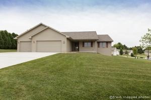 1267 Meadowbrook Ct, Cleveland, WI 53015-1476
