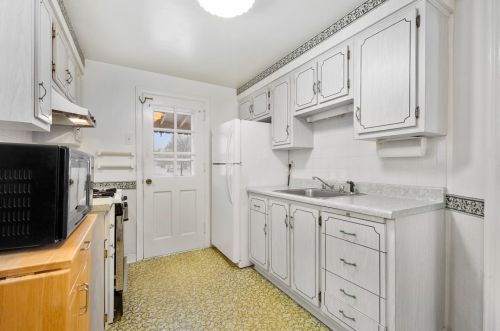 2716 Phillips Ave, Glenshaw PA  15116-1618 exterior