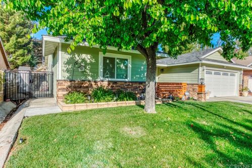27041 Alabastro Dr, Santa Clarita, CA 91354-2215