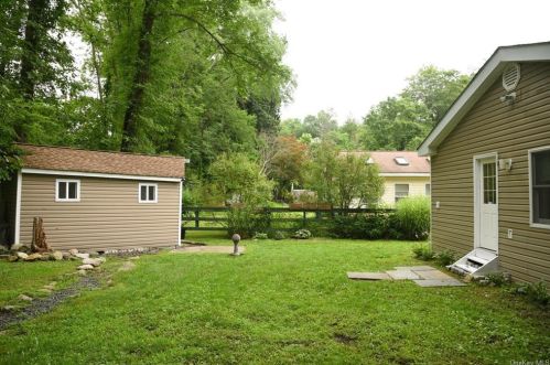 56 Floradan Rd, Tompkins Corners NY  10579-3032 exterior