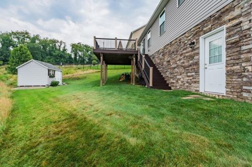 208 Rolling Hill Farm Dr, West Newton PA  15089-2809 exterior