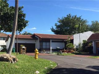 616 195th St, Miami, FL 33179-3312