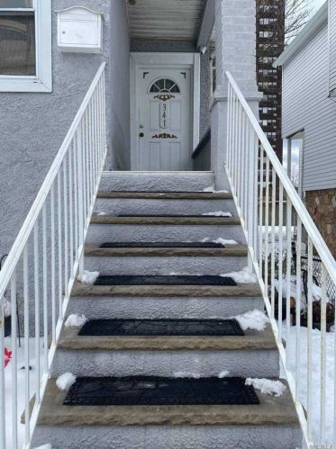 341 Beach 30th St, Far Rockaway, NY 11691-2010
