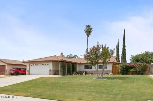 10400 Lonon Ave, Bakersfield, CA 93312-2438