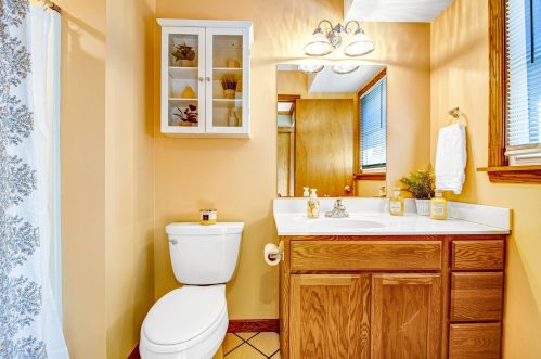 9019 Poplar Dr, Thiensville WI  53097-3155 exterior