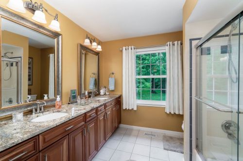 1070 Tudor Ln, Florence KY  41042-9647 exterior