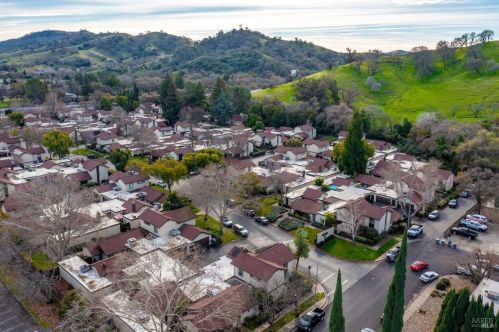 101 Fairoaks Dr, Vacaville CA  95688-5319 exterior